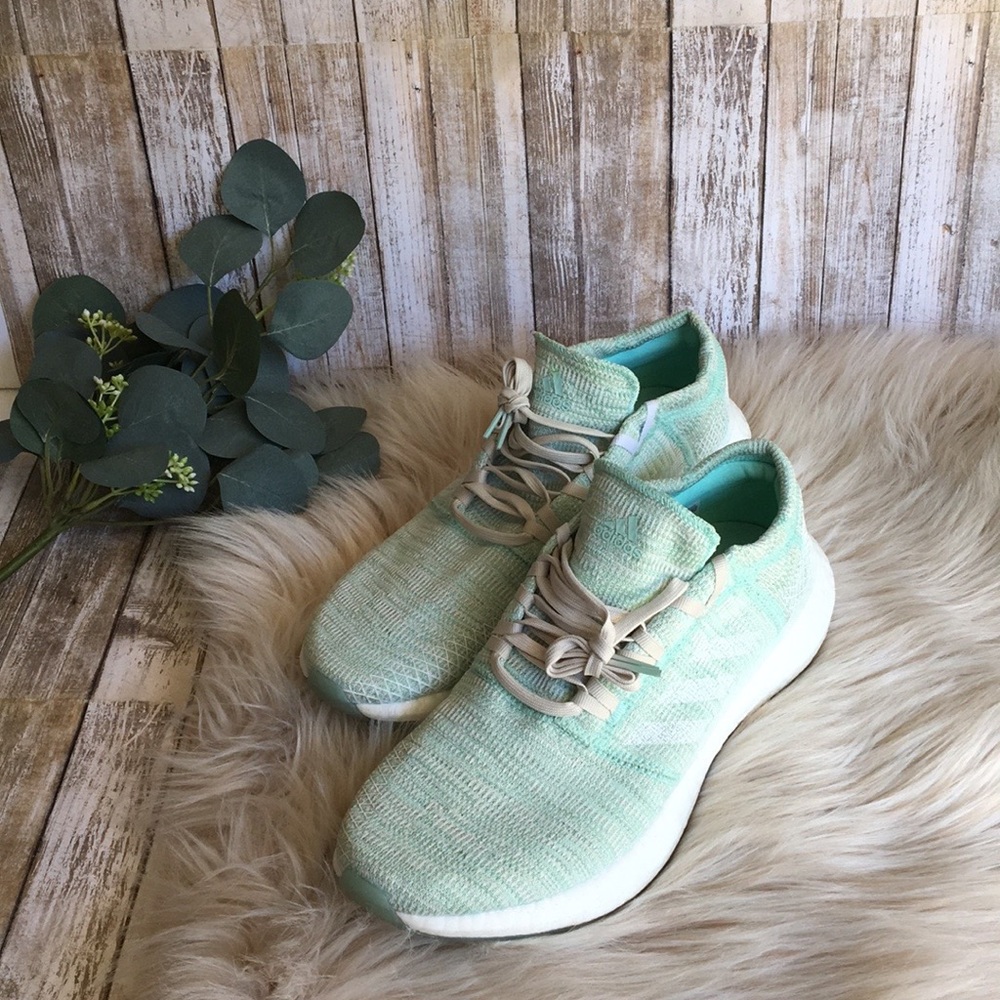 NWT ADIDAS PureBOOST GO W